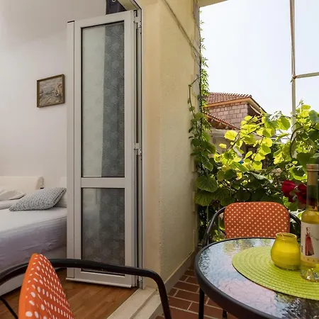 Bradas- Twin With Shared Bathroom No4 דירה *