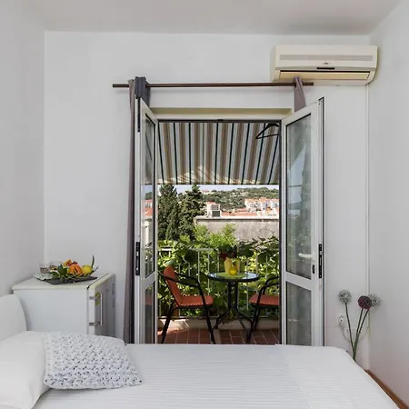 Bradas- Twin With Shared Bathroom No4