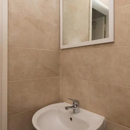 Appartamento Bradas- Twin With Shared Bathroom No4 *
